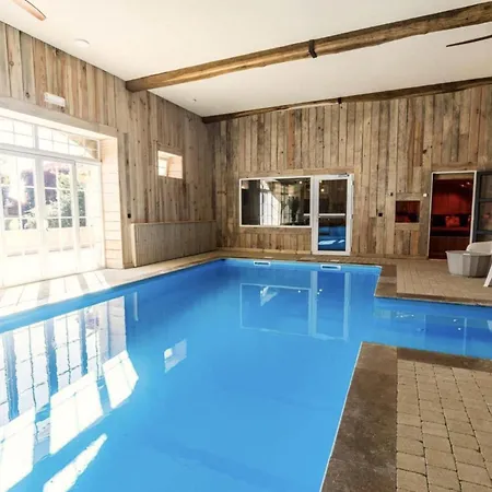 Au Ptit Tcheste Nyaraló *