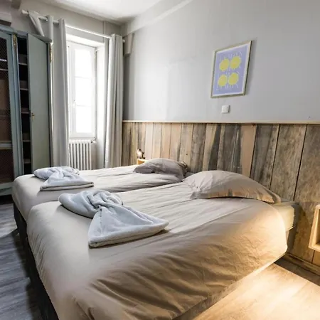 Au Ptit Tcheste Nyaraló *